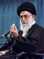 رهبر معظم انقلاب در ديدارمبلغان و روحانيون:عده‌اي با شعارقانون، خلاف قانون عمل مي‌کنند