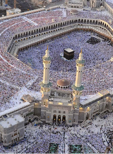 مادر مظهر زیباترین عواطف بشرى