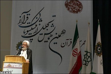 از استاد حسین انصاريان تجليل شد