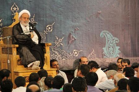 حضرت استادانصاریان:  مومنین سبک زندگی خود رافقط از خداوند و دین می گیرند