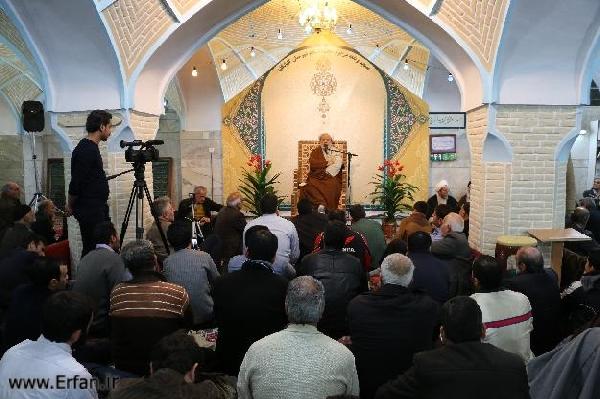 استاد انصاریان: مذمت دنیا در قرآن به دلیل خیانت انسان است