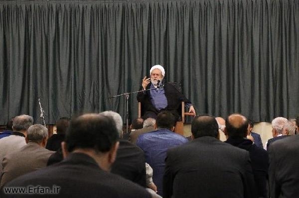 استاد انصاریان: موضع گیری در برابر حق، موجب محرومیت از تمام فیوضات الهیه می گردد