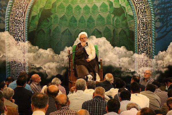 استاد انصاریان: عشق به عبادت نیازمند شناخت هدف، فلسفه و نتیجه آن است