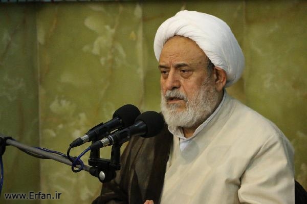 استاد انصاریان: خداوند دل متعفن به بخل، کینه، حسد، ریا و نفاق را در آغوش نمی گیرد 