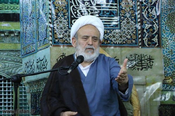 استاد انصاریان: مراقب دشمن باشیم/ خطر حذف مقدسات، نسل جوان را به شدت تهدید می کند