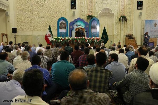 استاد انصاریان: طرف معاملهٔ کافر یا هواوهوس خودش است یا مردمی که از او تعریف می کنند   