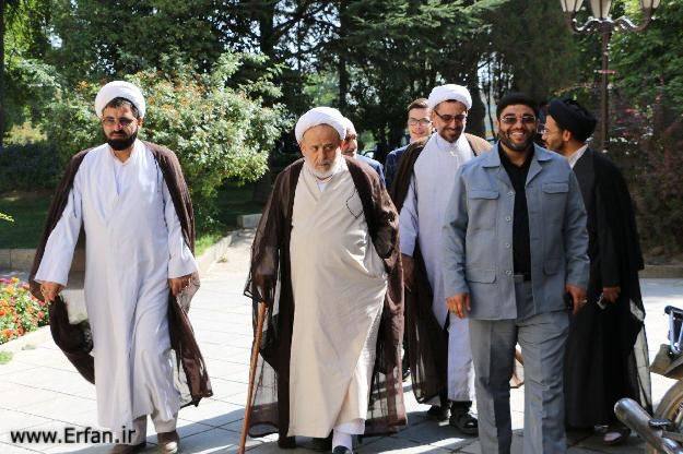 استاد انصاریان: باید انتشار انوار الهی از مساجد انجام شود/ اگر دیر بجنبیم مساجد را از ما می گیرند+عکس