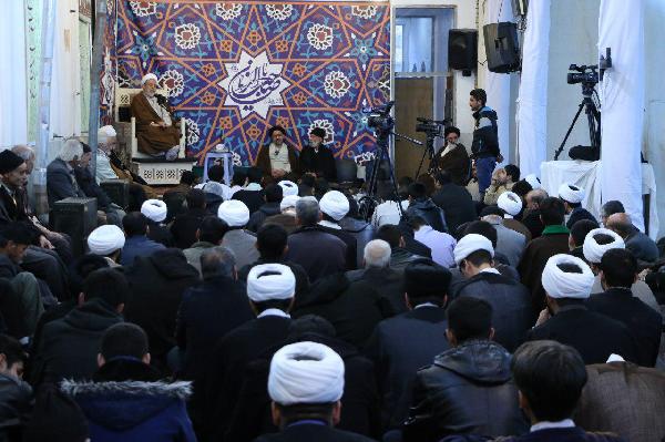 استاد انصاریان: مکلف بودن کافر و مشرک/  فاصلهٔ مؤمن در برزخ و قیامت با جهنم، فاصلهٔ حق و باطل است