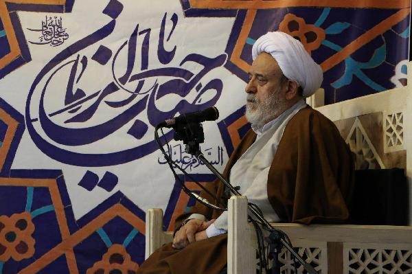 استاد انصاریان: عبادت یعنی حرکات بدنی و عبودیت یعنی روح تسلیم نسبت به پروردگار، انبیای الهی، ائمهٔ طاهرین و وحی
