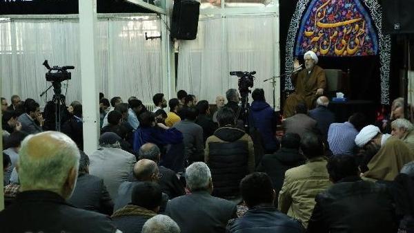 استاد انصاریان: خداوند عمل کسی که اهل تقواست را کم نمی‌بیند/ هیچ چیزی نصیب بی‌نماز نمی‌شود   