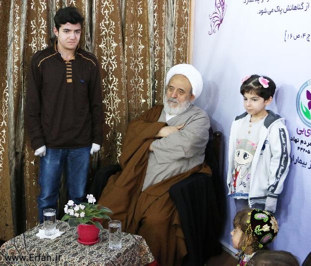 دیدار حضرت استاد انصاریان از بیماران پروانه ای در خانه "ای بی"+تصاویر
